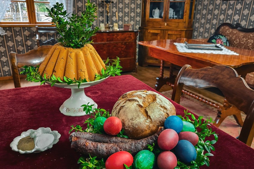 Jastrë we Wdzydzach. Wystawa i msze w zabytkowym kościele