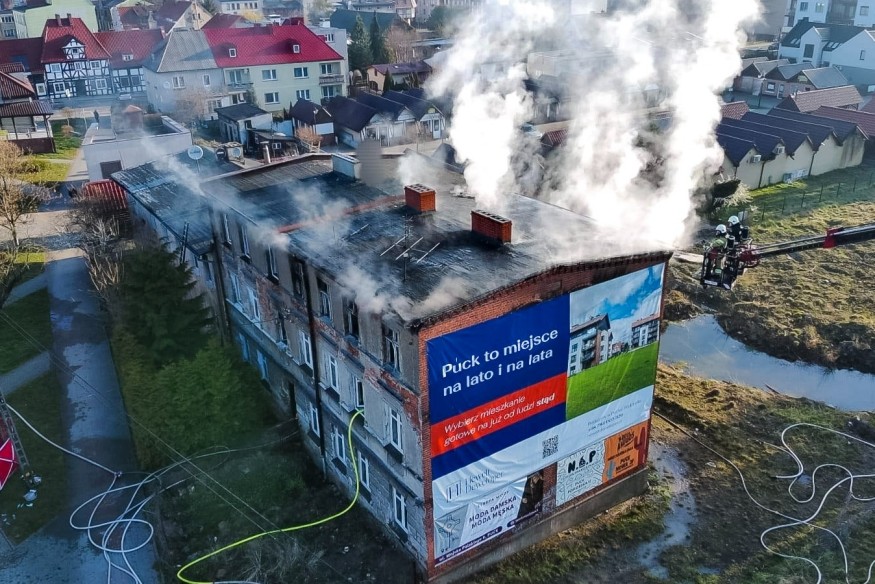 Puck: Tragiczny pożar pustostanu. Zginęła jedna osoba