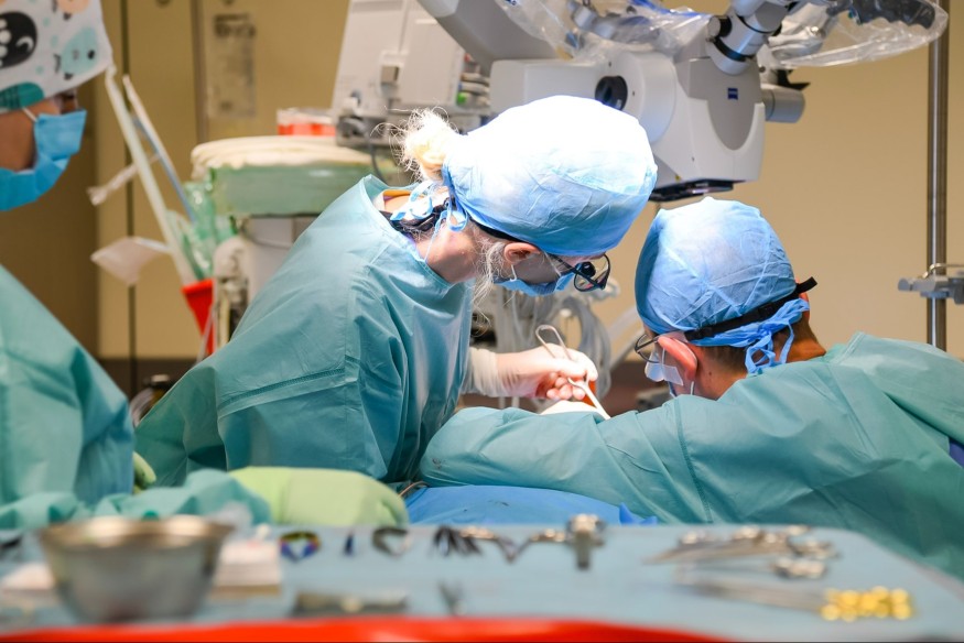 Słupsk: 100 operacji innowacyjnym robotem Symani