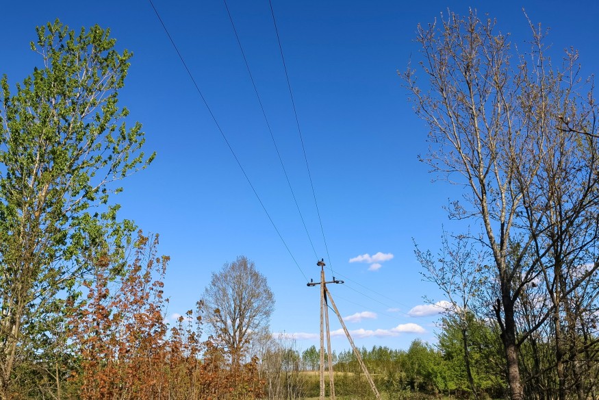 Bytów: Trzy osoby porażone prądem podczas montażu szlabanu