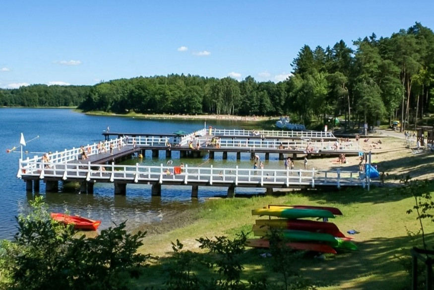 Bytów: Modernizacja kąpieliska nad Jeziorem Jeleń opóźniona