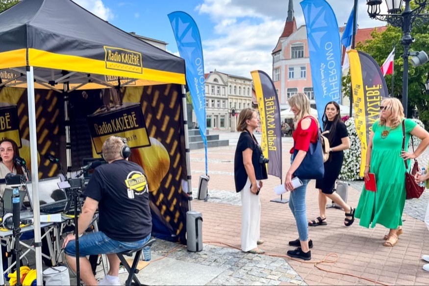 Studio mobilne Radia Kaszëbë w Wejherowie. Rozmowy o mieście, kulturze, sporcie i kaszubskiej edukacji