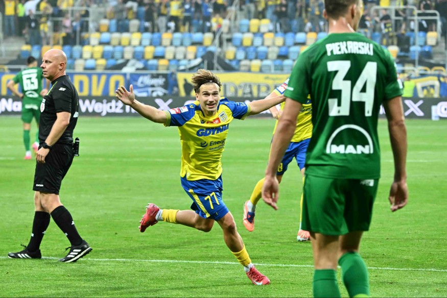 Arka Gdynia wygrywa z Puszczą Niepołomice