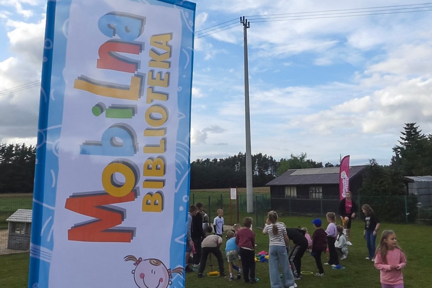 Stężyca: Mobilna biblioteka przyjechała do Nowej Wsi